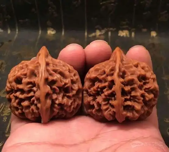 文玩核桃:老树帝王狮子头