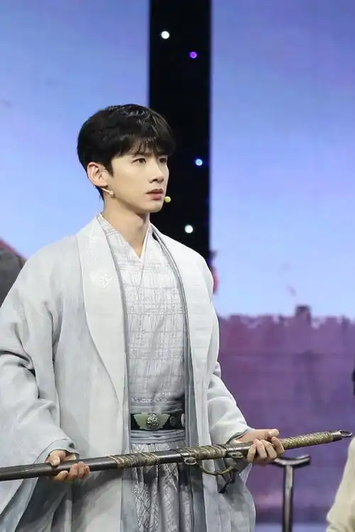 白敬亭顾九思再相遇##白敬亭古装剧照