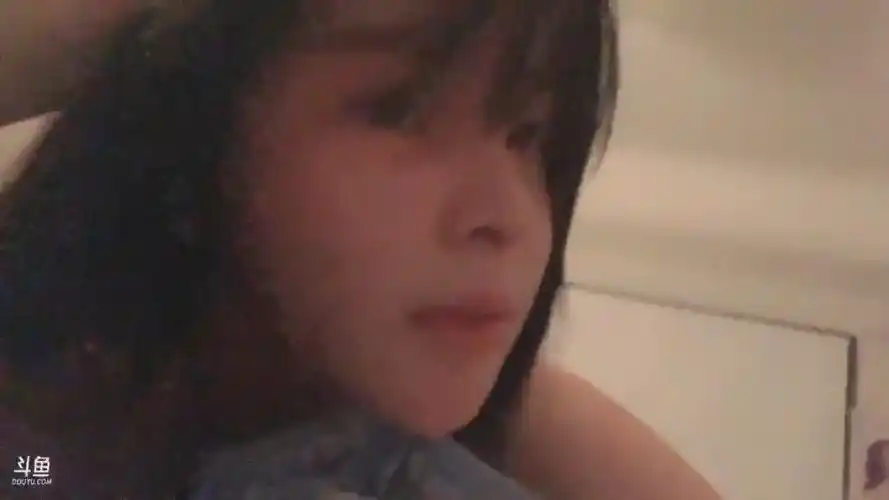 斗鱼女神主播《苏恩》直播「走光」流出!禁播3月回归!