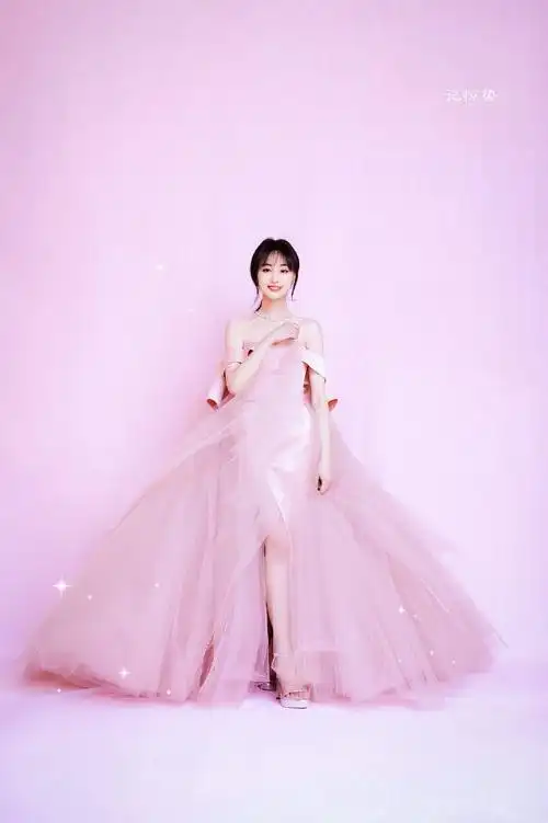 郑爽蝴蝶结纱裙##郑爽迪丽热巴同框