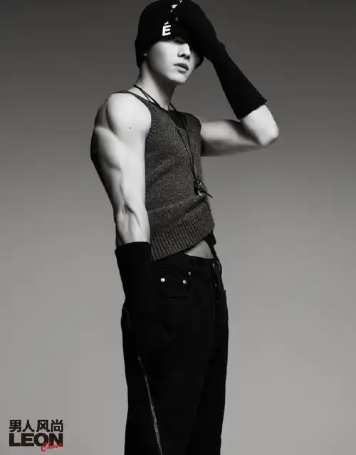 许凯的手臂肌肉线条##许凯脸和身材反差感