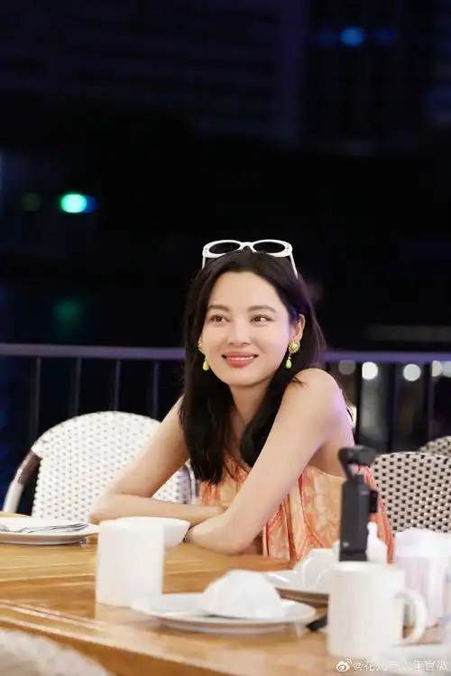 在这个温馨的大家庭中,秦海璐,秦岚,辛芷蕾,赵昭仪,胡先煦,王安宇