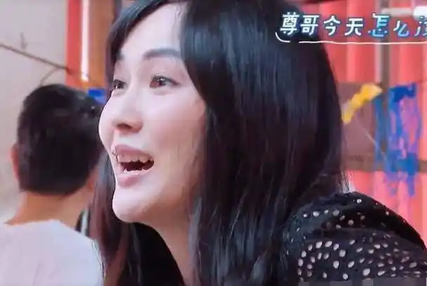 吴尊老婆去菜市场买菜有谁注意卖鱼小哥说了啥吴尊人气真相了