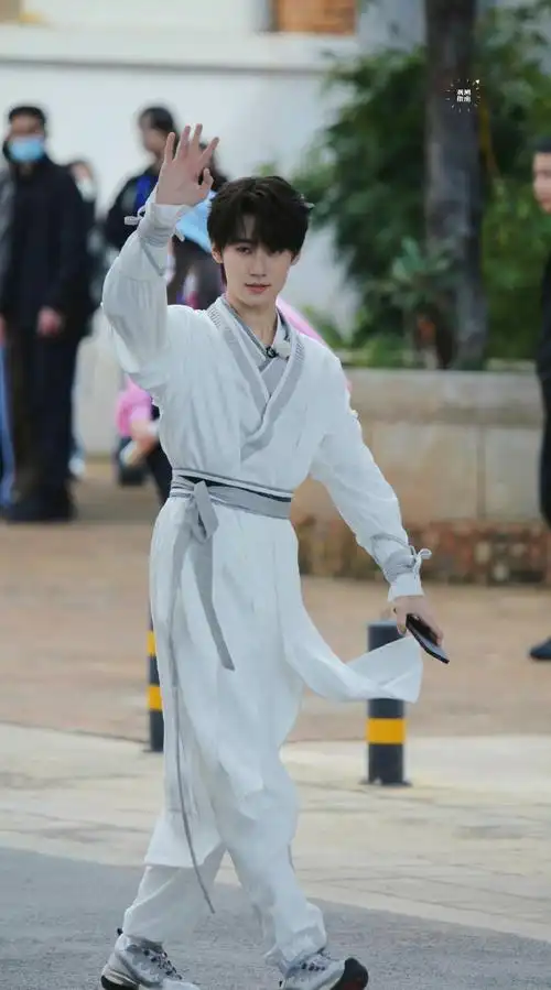 张真源奔跑吧##张真源奔跑吧古装路透