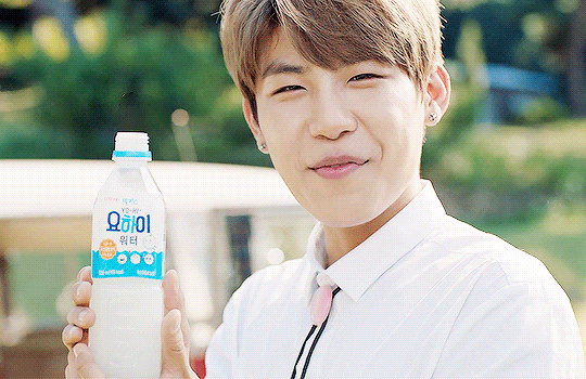 《produce 101 第二季》的出道承诺,于2017年成立的韩国男子演唱团体