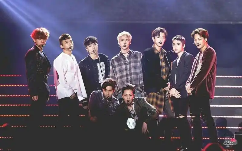 有没有exo九人合照?