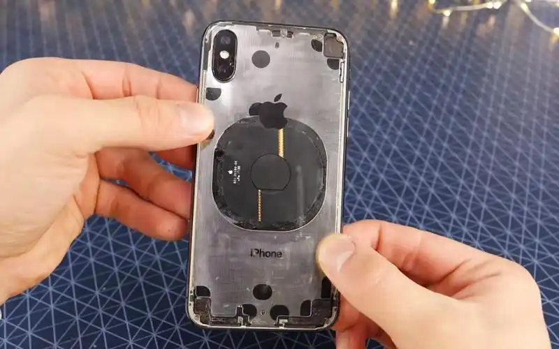 国外大神手工打造iphone x透明版:亮屏太惊艳了