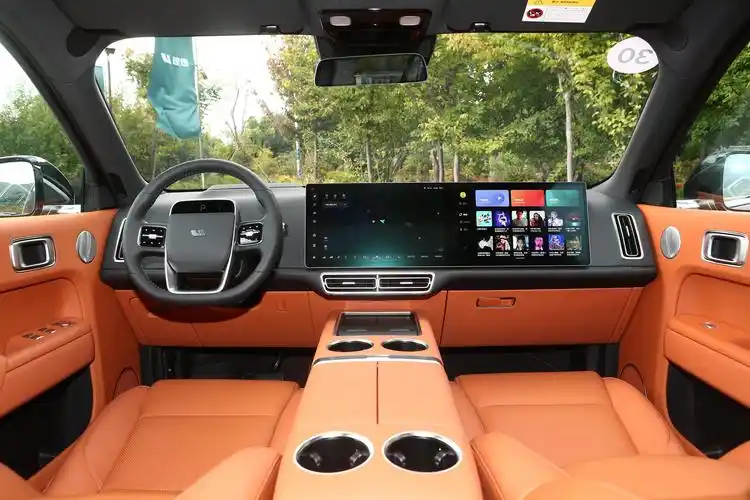 车身威猛有气势,家用合适不合适?实拍中大型suv理想l8