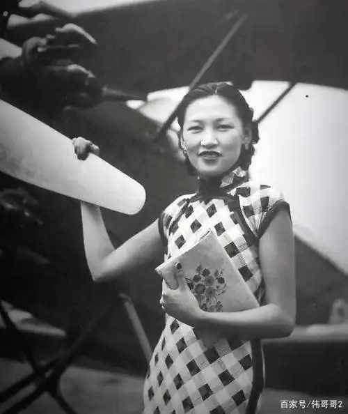 民国政府曾将旗袍定为女性国服,上至贵妇名媛,下到平民百姓都将旗袍