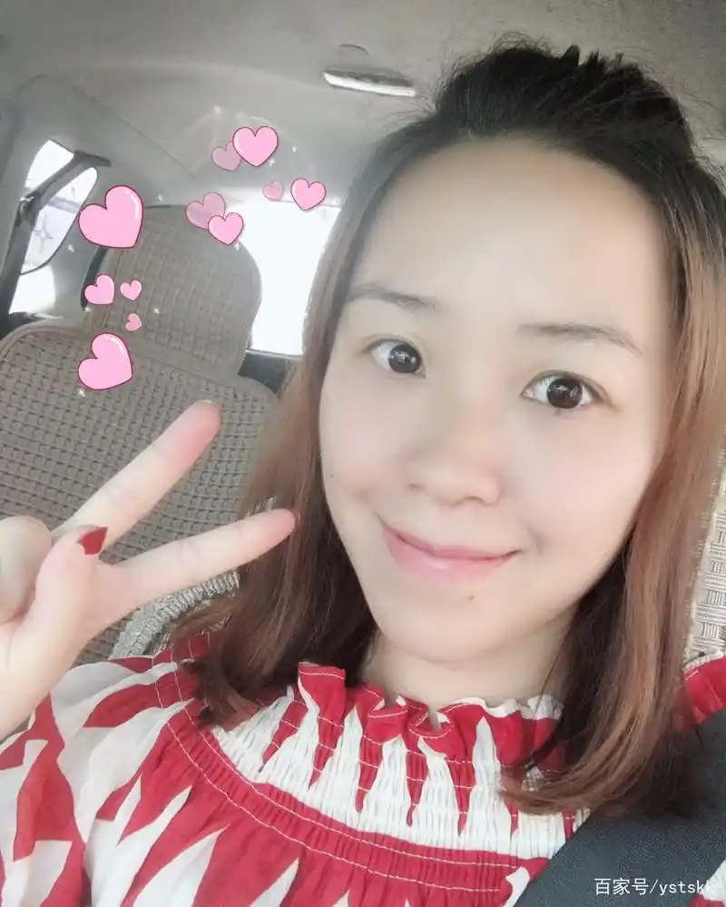 真实套图女套图照片视频 素颜美女生活照连拍 同一个人的日常生活