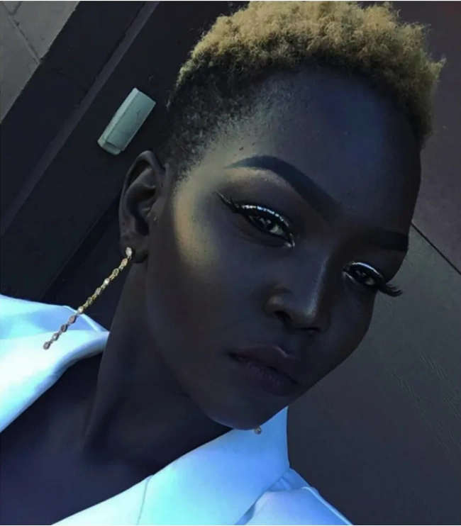 "黑暗女王"世界上最黑的女模特