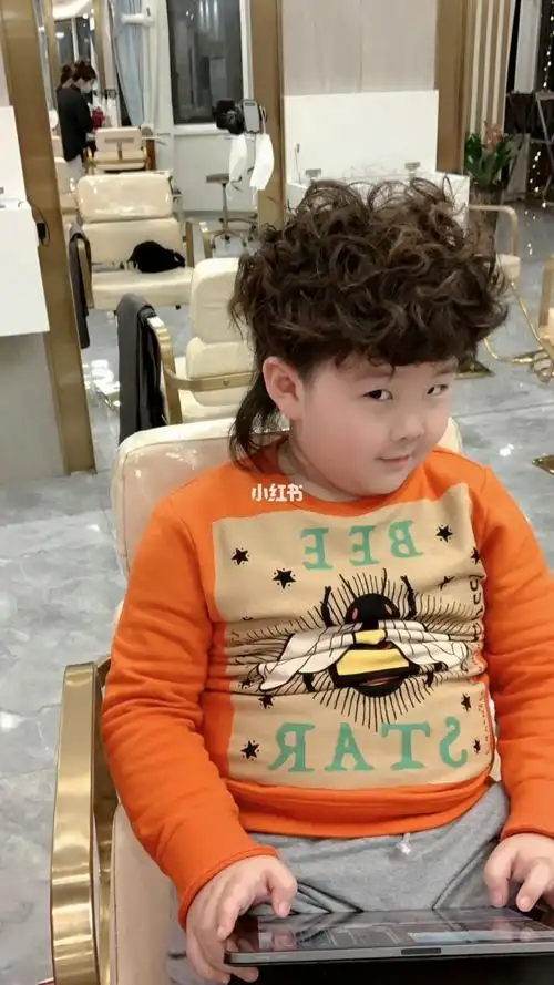 跟随八年的小粉丝可爱羊毛卷帅气逼人的小型男儿童烫发 大连美发 发型