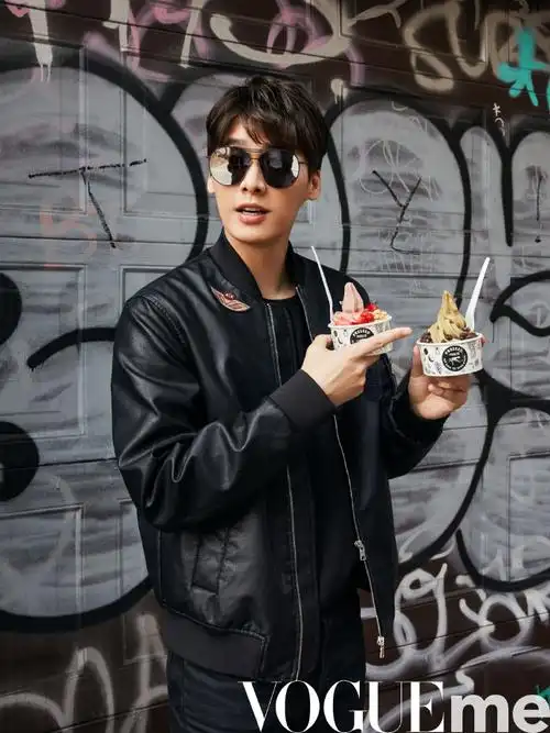 和me一起峰#vogueme- 街拍part2#与李易峰一六相伴一路爱#-皮衣峰