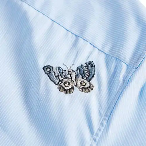 太平鸟男装春款男士蓝白细条纹长袖衬衫蝴蝶刺绣衬衣