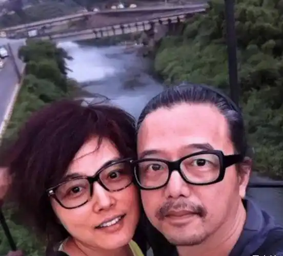 演员张延:嫁大5岁香港丈夫,婚后生一女,如今女儿比她还漂亮_张锦_工作