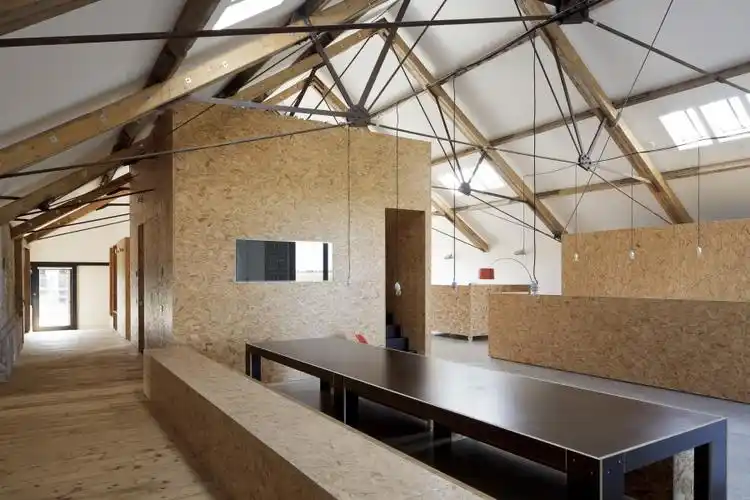 赭色的谷仓 - budcs云芽酷 - 全球建筑与室内设计网