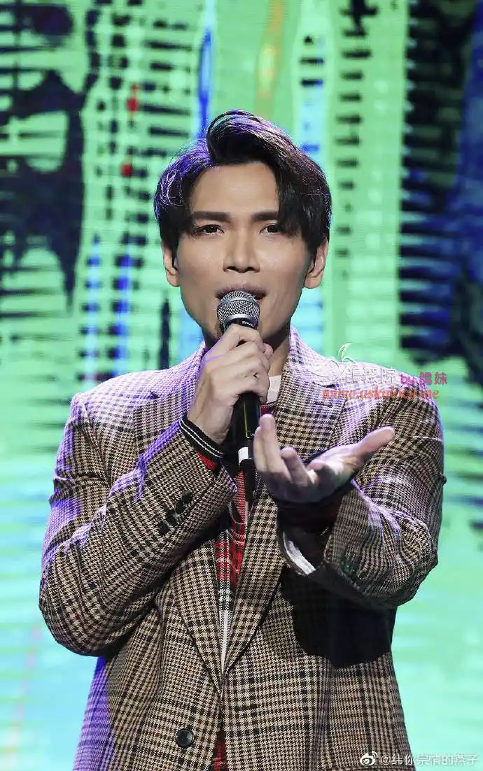 学着过年# #鼠年新愿# #杨宗纬背光# 杨宗纬《我变了,我没变》,温暖