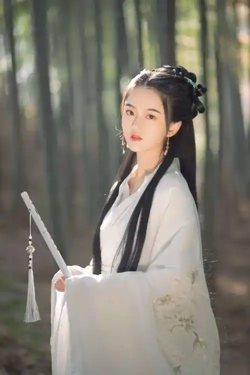 宽厚豁达的人多半眉清目秀,一脸福相;狭隘善妒之人大多尖嘴猴腮,双眉