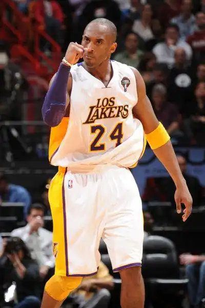 图文常规赛湖人vs热火科比握紧拳头庆祝