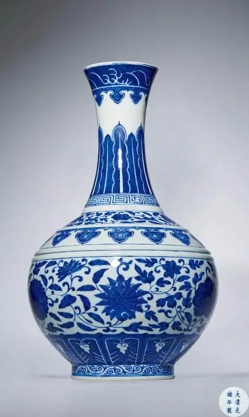 清光绪青花缠枝莲纹赏瓶