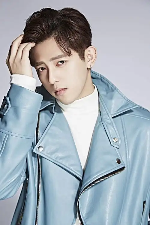 符龙飞新写真犬系男友力十足