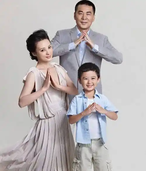 原创李一桐晒甄嬛传剧照恶搞陈建斌隔空喊话嬛嬛朕有夏贵人了