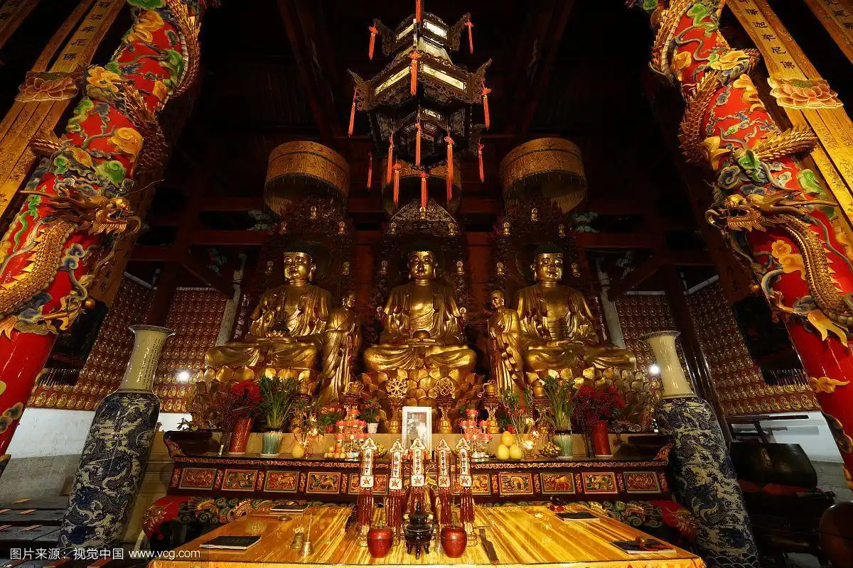 湖南长沙古寺庙佛像内景