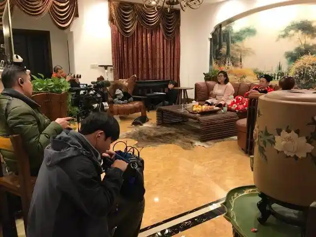 前段时间,杜海涛的妈妈在微博里分享了一组照片,并写到自己的新节目真