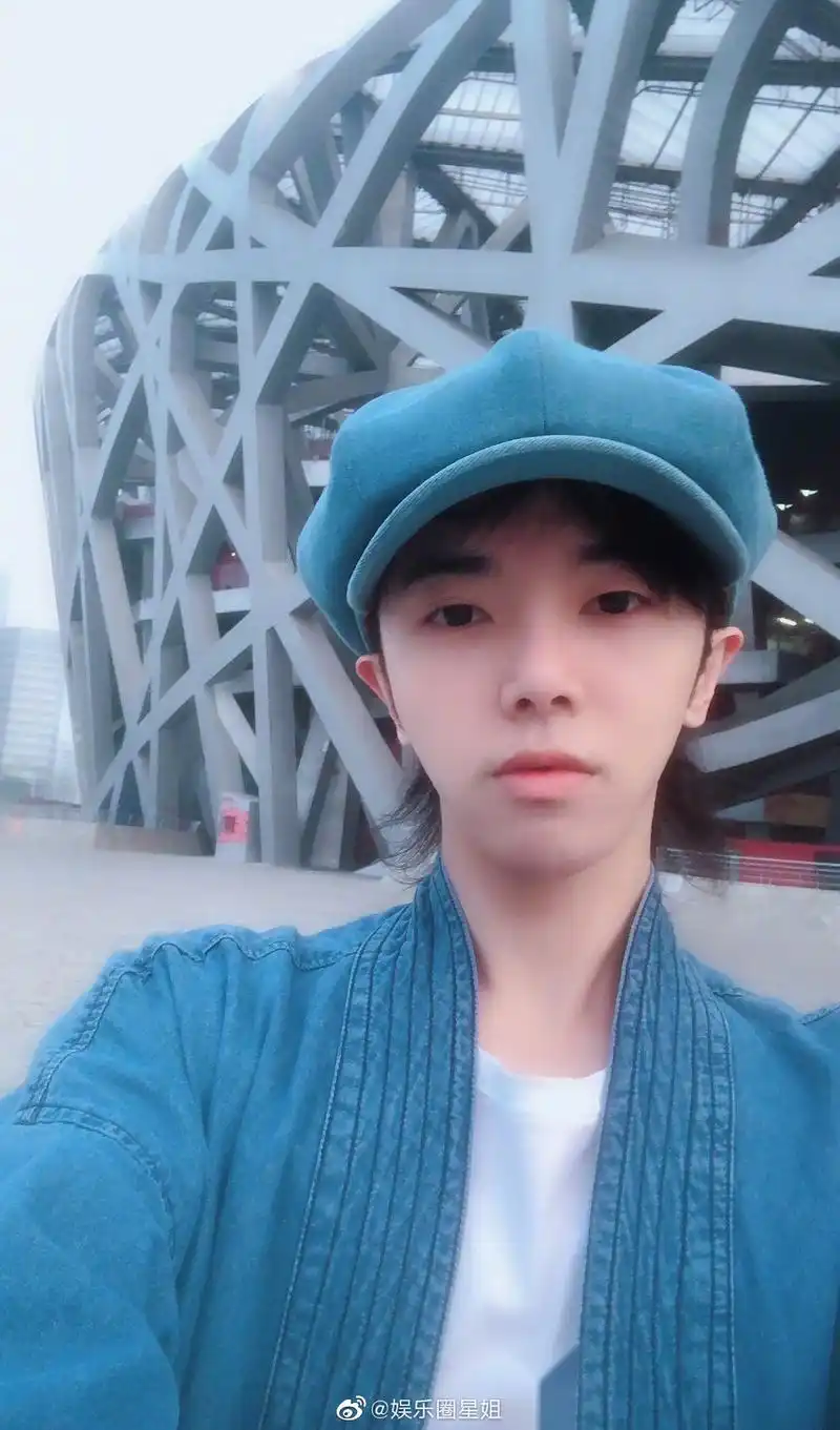 必须拥有华晨宇的姓名!素颜花,可盐,可甜,可萌,可man.