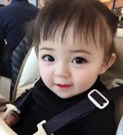 这个小女孩是谁阿,萌翻了