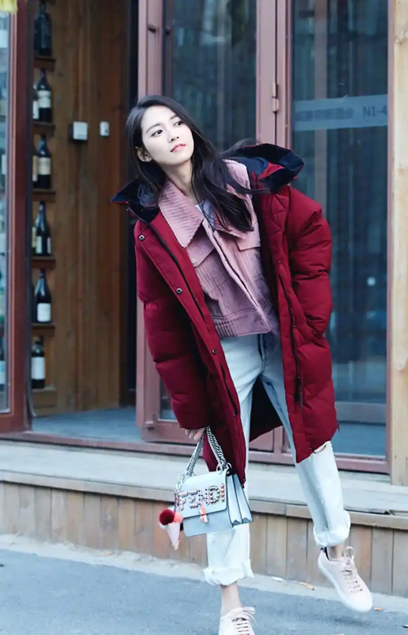 陈钰琪灵动温柔冬季街拍图片[3/7]_明星_美桌网