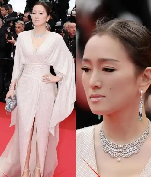 在那熠熠生辉的戛纳电影节夜晚,红毯犹如星河璀璨,但其中的一幕却意外