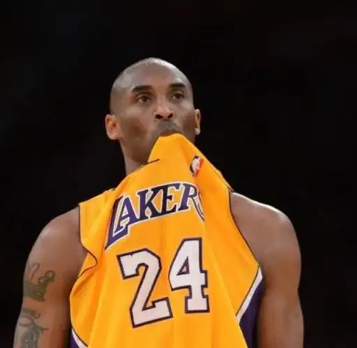 湖人宣布将在12月19日退役科比球衣8号和24号一起