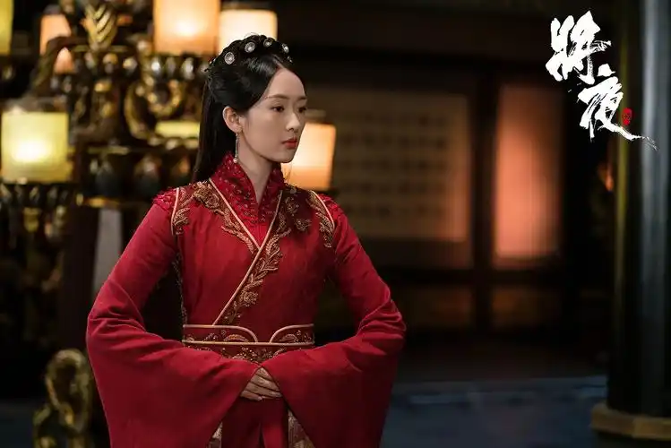 后有古装玄幻剧《将夜》和正午阳光的《大江大河》,2018可谓是童瑶