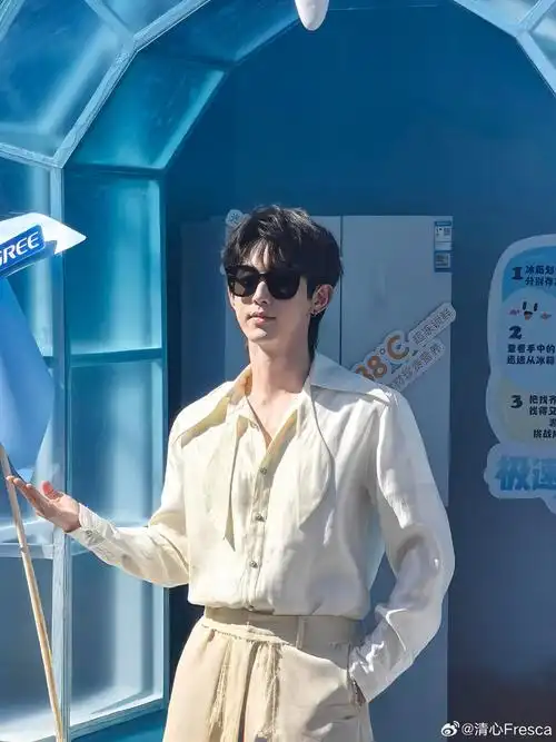 那就分享这几张我手机拍的照片吧,是我很喜欢的💞
@郭俊辰