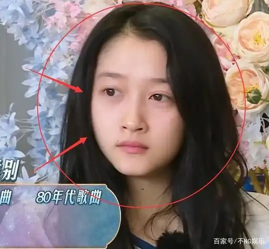 关晓彤"素颜照"被疯传,黑眼圈7级滤镜遮不住,确定才23岁?