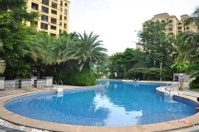 小区配套:游泳池