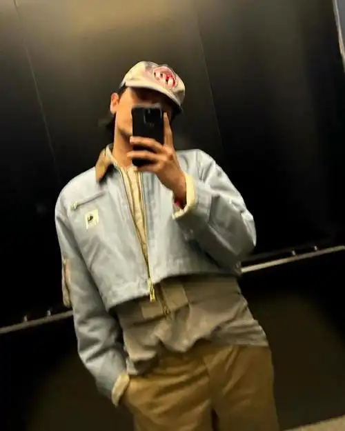 权志龙gdragon骑价值400万韩元的电动车玩得开心享受休闲