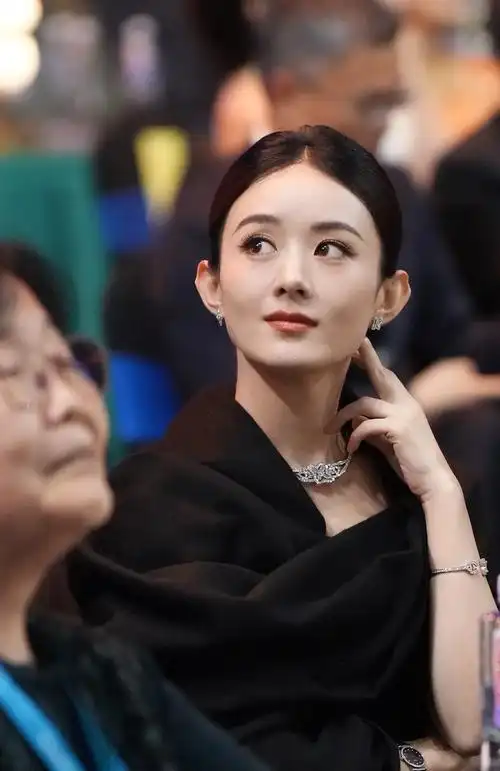 第28届上海电视节"白玉兰绽放"颁奖典礼之赵丽颖"颖宝" # - 抖音