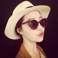 戴墨镜女生头像唯美有气质_微信头像图片大全