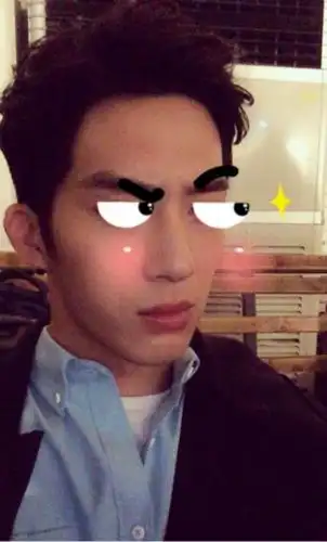 井柏然晒照p图搞怪 网友:宝宝好可爱(图)