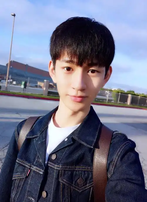 屏保,演员,蒋梓乐,校草,摄影蒋梓乐,中国内地男演员 代表作品 《识汝