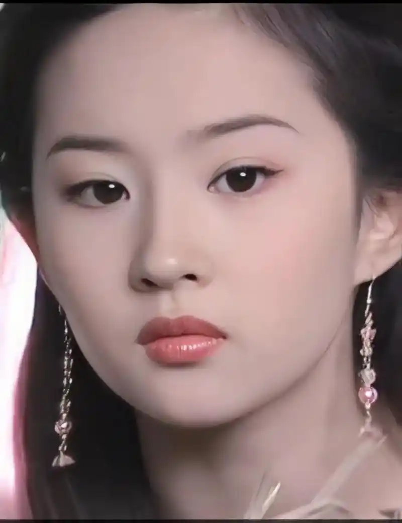 刘亦菲在《天龙八部》中饰演的王语嫣.#抖音图文来了 #刘亦菲 - 抖音