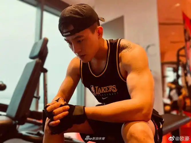 欧豪:谁胖来着?粉丝:就是你胖别解释_高清图集_新浪网