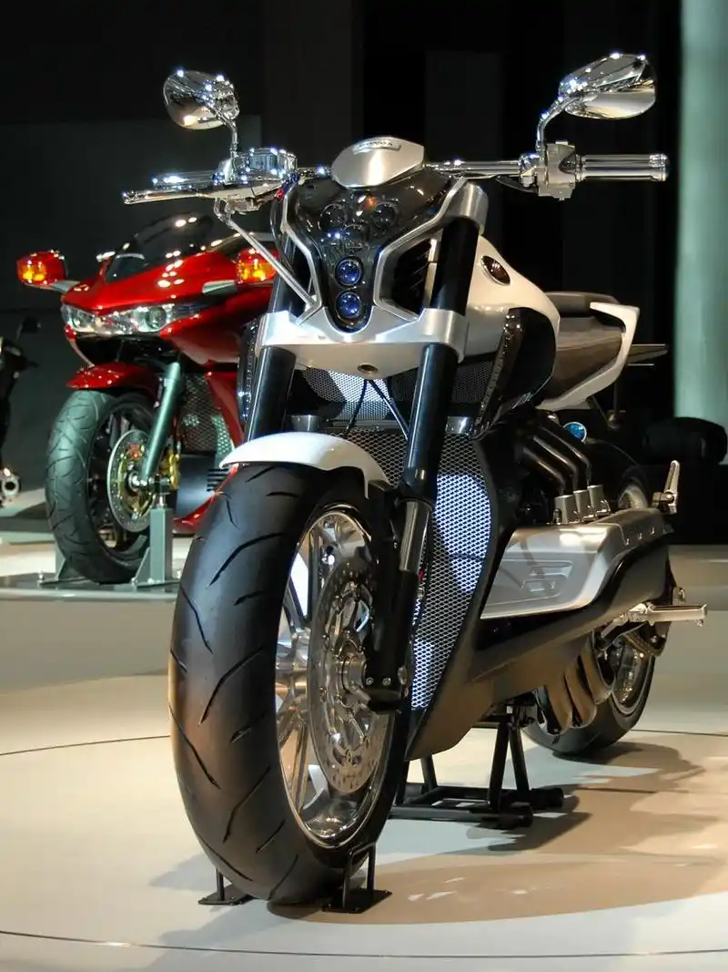 火牙400摩托车,炫酷外观震撼眼球!线条流畅如丝般顺滑.