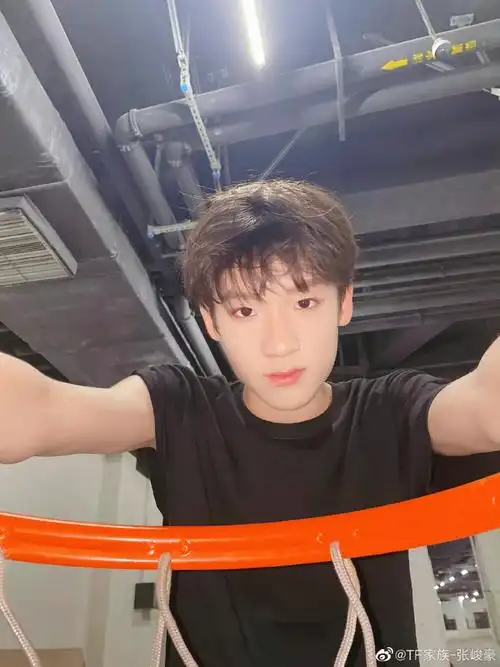 tf家族三代张峻豪