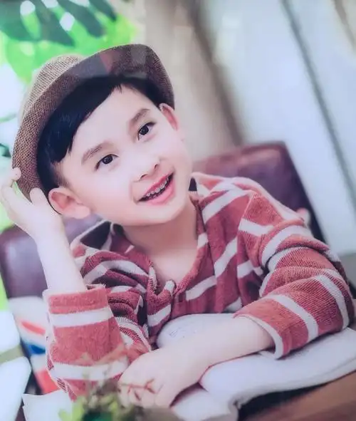 我叫孙浩哲,今年七岁,马上就要上小学了.