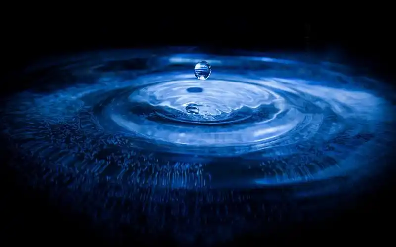 壁纸 一个水滴,圆形,蓝色