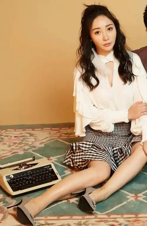 柳岩女神的性感高跟鞋_黑色_尖头_白色