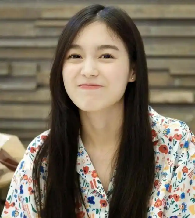 天生拥有"初恋脸"的女生,一般都有这些特征,气质清纯又自然